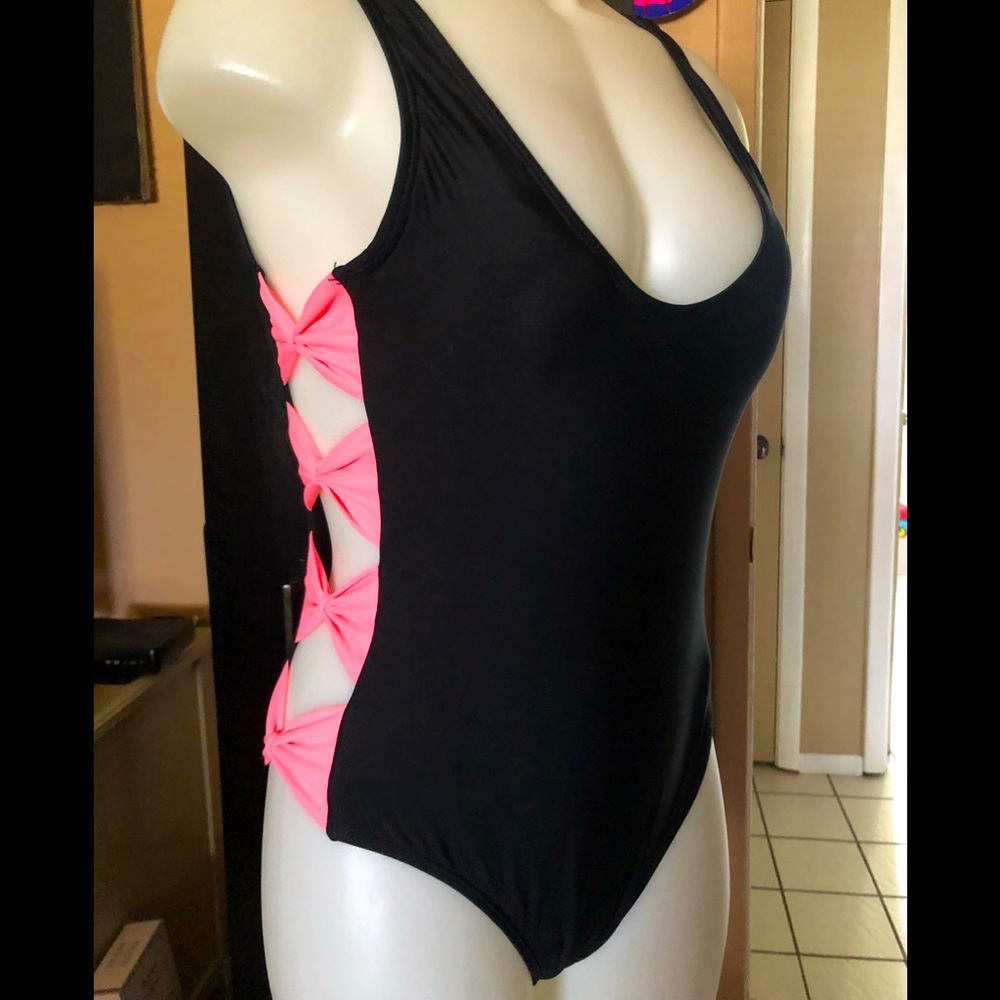 06.  Cute Cyn & Luca swimsuit 🎀